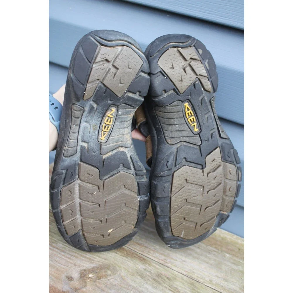 KEEN Very Nice Sandals Mens/Womens Sz 9 Brown Leather Fisherman Outdoor Hiking